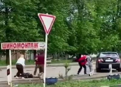 Толпа в Кировской области забросала автомобиль виновника ДТП камнями - province.ru - Кировская обл.