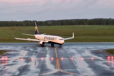 Дмитрий Песков - В Кремле не стали давать оценку инциденту с самолетом Ryanair в Минске - aif.ru - Минск