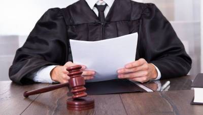Иван Князев - Суд отменил приговор выстрелившему в школьницу полицейскому - gazeta.ru - Москва