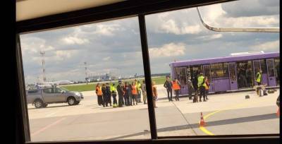 Пассажиры самолета Ryanair уверены, что Беларусь устроила инсценировку, посадив лайнер - ТЕЛЕГРАФ - telegraf.com.ua - Вильнюс - Минск