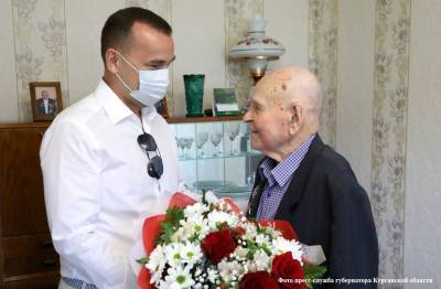 Владимир Путин - Вадим Шумков - В Курганской области поздравили со столетним юбилеем ветерана Великой Отечественной войны - kikonline.ru - Литва - Курганская обл. - Латвия - Белгород - Тульская обл. - Пруссия