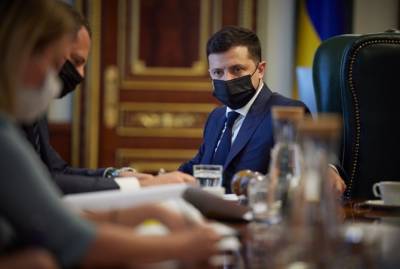 Владимир Зеленский - Денис Шмыгаль - Зеленский поручил определить точные сроки выплат за карантин, больничных и декретных - kp.ua