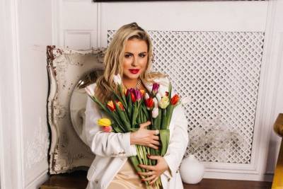 Анна Семенович - «Репортаж с огорода»: Семенович рассказала об отдыхе на даче - vm.ru