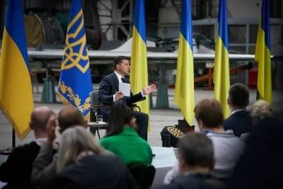 Владимир Зеленский - Виктор Медведчук - Ринат Ахметов - Украина: третий год клоунады - newsland.com - Украина