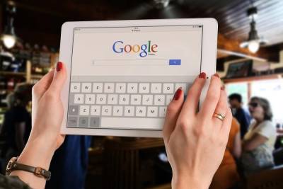Алексей Пушков - Пушков назвал иск Google к Роскомнадзору политизированным - mk.ru