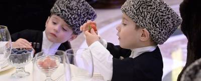 Рамзан Кадыров - Ахмат-Хаджи Кадыров - Фото своих подросших сыновей-близнецов показал Рамзан Кадыров - runews24.ru - респ. Чечня