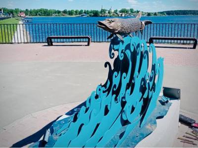 Фигура щуки появилась на набережной в Выксе - vgoroden.ru