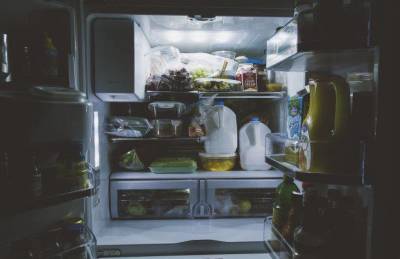 Как избавиться от неприятного запаха в холодильнике: простые способы - skuke.net