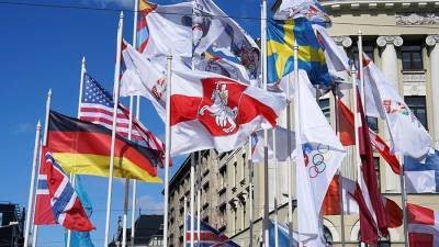 Флаг РФ на чемпионате мира по хоккею в Риге заменили на знамя ОКР - iz.ru - Рига