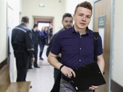 Мать Протасевича заявила, что ее сына якобы нашли в больнице. Его состояние - критическое - unn.com.ua - Киев