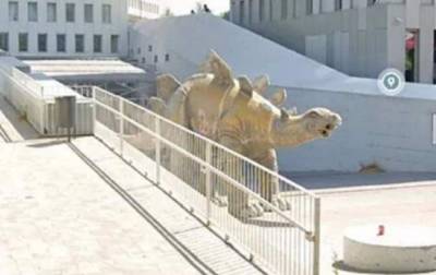В Барселоне тело пропавшего мужчины нашли в статуе динозавра - korrespondent.net - Испания