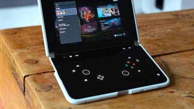 Двухэкранный смартфон Surface Duo превратили в карманный Xbox - vesti.ru - Microsoft