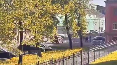 Иномарка врезалась в машину сотрудника ДПС на перекрестке Большого Сампсониевского проспекта и улицы Фокина: видео - piter.tv - Санкт-Петербург