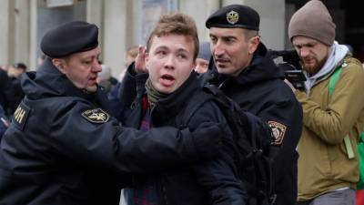 Роман Протасевич - Опубликовано видео с задержанным в Минске журналистом Романом Протасевичем - golos-ameriki.ru - Литва - Минск - Греция