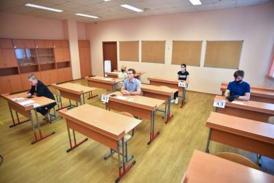 Выпускные экзамены для одиннадцатиклассников начнутся в России - vm.ru