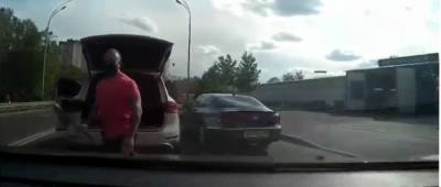Ford - В Киеве неадекватный водитель с битой набросился на молодую семью: видео - w-n.com.ua - Киев