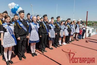 В Хабаровске выпустили учеников первого морского класса Росгвардии - hab.aif.ru - Хабаровск