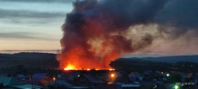 В горах Челябинской области пожар на старой свалке угрожает городу - znak.com - Челябинская обл.