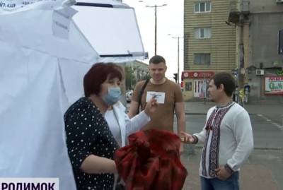В Запорожье людям на улице предлагают провериться на меланому - kp.ua - Запорожье