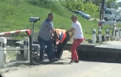 Пьяного мужчину под Воронежем очевидцы оттащили с рельс поезда перед его прибытием - gorcom36.ru - Воронеж - Воронежская обл.