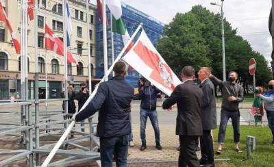 Русские оппозиционеры в Риге протестуют против самоуправства с флагами - eadaily.com - Рига - Латвия