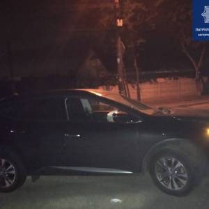 В Заводском районе Запорожья пьяный водитель врезался в столб. Фото - reporter-ua.com - Запорожье
