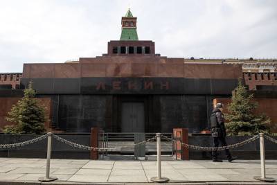 Владимир Ленин - Опрос: большинство москвичей выступили за то, чтобы вынести тело Ленина из Мавзолея - znak.com - Москва