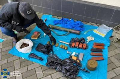Хватило бы на полгорода: в центре столицы СБУ обнаружила тайник с оружием - from-ua.com - Киев