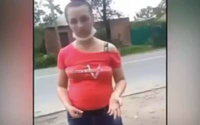 В Таганроге нетрезвая мать прилюдно избивает сына-инвалида на улице - bloknot.ru - Ростовская обл. - Таганрог