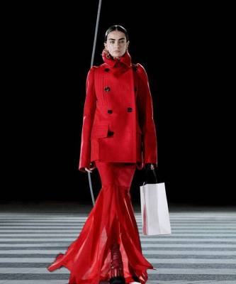 Деконструированные платья и яркий трикотаж: коллекция Sacai FW21 - skuke.net - Токио