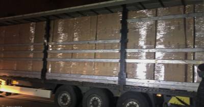 ФОТО. Полиция обнаружила под Ригой более 14 млн сигарет и оборудование для табачной фабрики - rus.delfi.lv - Рига - Латвия
