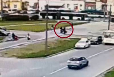 В Петербурге задержан самокатчик, сбивший женщину на прогулке с внуком - online47.ru - Ленинградская обл. - Санкт-Петербург