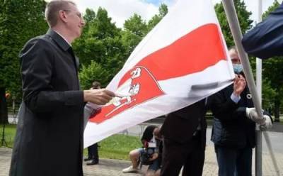 Рене Фазель - Что означает замена флага Белоруссии в Риге - argumenti.ru - Рига - Латвия