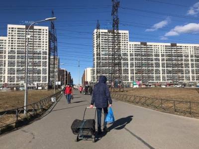 Молодой человек сорвался с балкона многоэтажного дома в Мурино - rosbalt.ru - Ленинградская обл. - Мурино