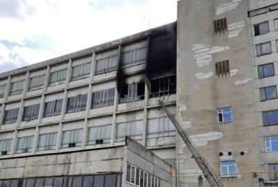 В Харькове горит завод "Коммунар", пожар тушат спасатели 10 подразделений - kp.ua - Харьков