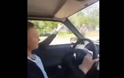 В Вознесенске несовершеннолетний за рулем авто стрелял из окна - korrespondent.net - Украина - Николаевская обл. - Вознесенск
