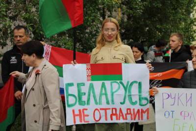 «Это чудовищное неуважение к госсимволам суверенной Беларуси». Жители Гродно вышли на пикет у Генерального консульства Литвы - grodnonews.by - Литва - Вильнюс - Рига - Латвия - Гродно