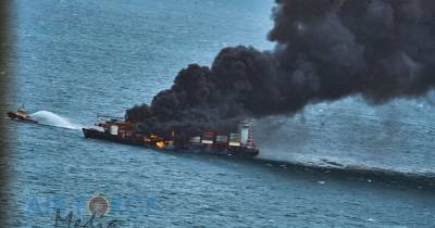На Шри-Ланке горит контейнеровоз с химикатами, есть риск утечки нефти: видео (3 фото) - tsn.ua - Филиппины - Сингапур - Шри Ланка