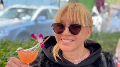 Алла Пугачева - Максим Галкин - Валентин Юдашкин - Кристина Орбакайте - Игорь Гуляев - Екатерина Стриженова - Орбакайте отпраздновала юбилей в белоснежном платье в пол — фото - 5-tv.ru