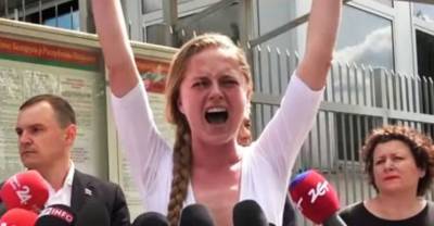 Роман Протасевич - Соратница Протасевича минутным криком поддержала его у Посольства Белоруссии - reendex.ru - Минск - Варшава