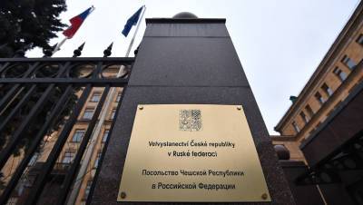 Посольство Чехии в Москве сократит 79 россиян до конца мая - gazeta.ru - Москва - деревня Врбетица