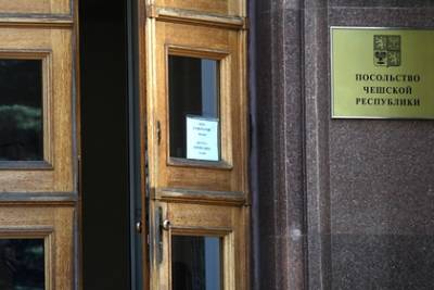 Посольство Чехии в Москве уволило более 70 россиян - lenta.ru - Москва