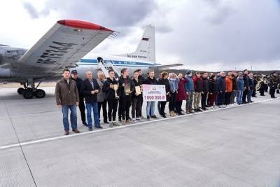 На всеармейском конкурсе ансамбль Северного флота завоевал гран-при, а его худрук признан лучшим режиссером - murmansk.mk.ru - Москва