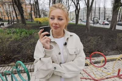 Тина Кароль - Из одежды только одеяло: растрепанная Тина Кароль свела с ума откровенным постельным фото - ukrainianwall.com