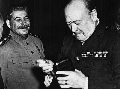 Иосиф Сталин - Уинстон Черчилль - Рассекречен план Черчилля по нападению на СССР с участием войск вермахта и СС - sharij.net - Англия