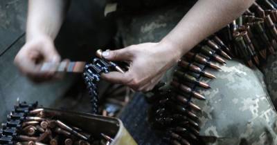 Обстрелы боевиков на Донбассе не прекращаются: снайпер попал в военнослужащего - tsn.ua