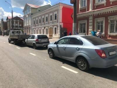 В тройном ДТП на Фрунзе пострадала автоледи - lipetskmedia.ru - Липецк