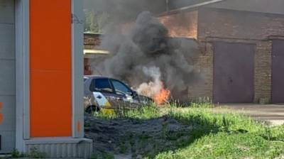 В Пензе на проспекте Строителей загорелся автомобиль такси - penzainform.ru - Пенза