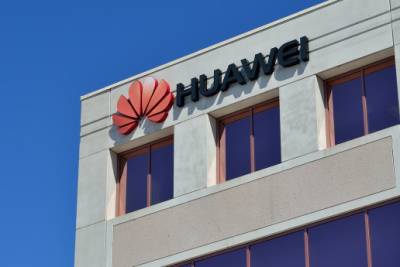 Американские санкции вынуждают Huawei сосредоточиться на разработке фирменного ПО - actualnews.org - Reuters