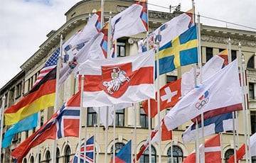 Александр Лукашенко - Эдгарс Ринкевичс - Мэр Риги объяснил, почему вывесил бело-красно-белый флаг - charter97.org - Рига - Минск - Латвия